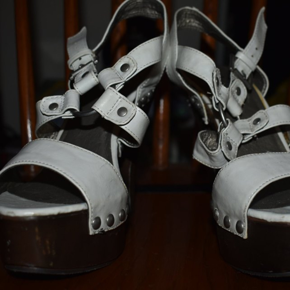 Shi By Journeys White Size 7.5 US High Heel